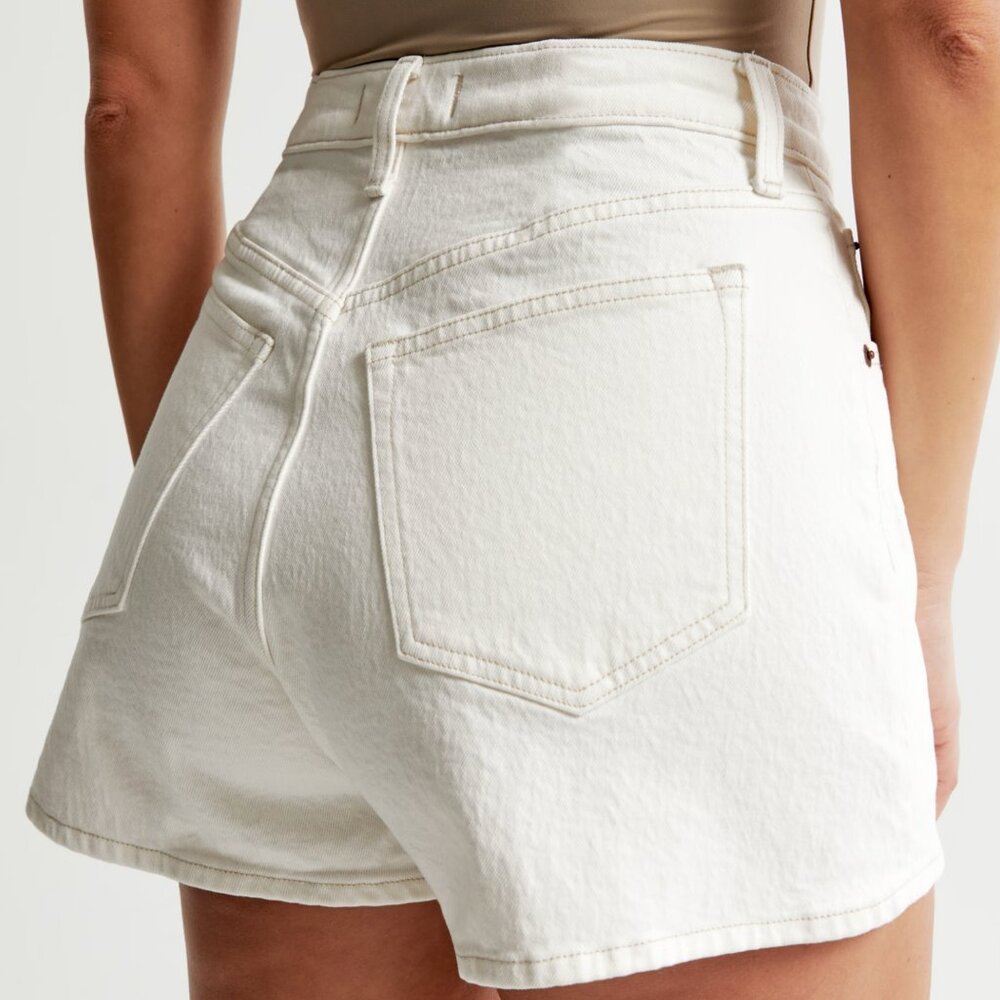 Abercrombie & Fitch 90’s Relaxed Cutoff Shorts-White - Picture 5 of 6